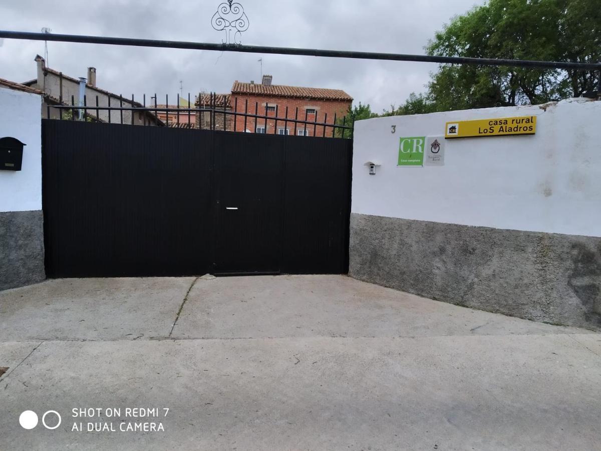 Los Aladros La Puebla De Valverde Luaran gambar